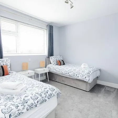 Beautiful Modern In 5 Min Walk To Town *