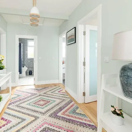 Beautiful Modern In 5 Min Walk To Town Dingle