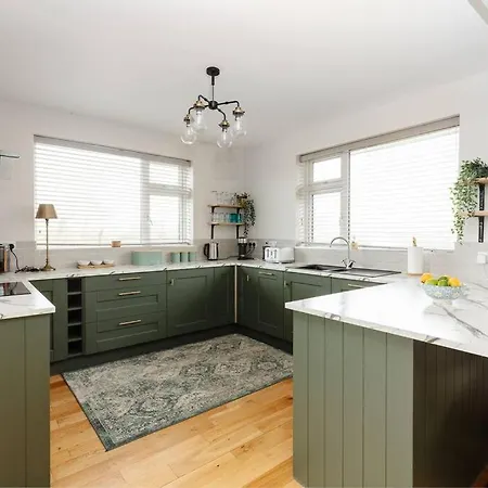 Ferienhaus Beautiful Modern In 5 Min Walk To Town *