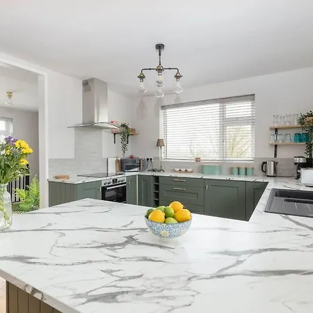 Beautiful Modern In 5 Min Walk To Town Ferienhaus *