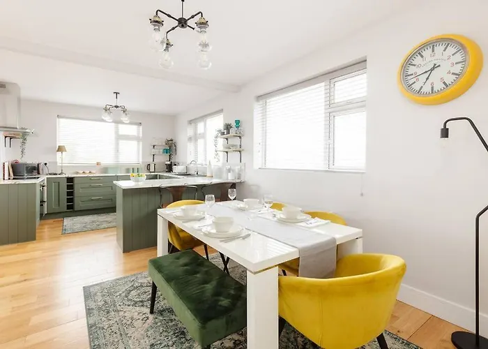 Beautiful Modern In 5 Min Walk To Town Dom wakacyjny