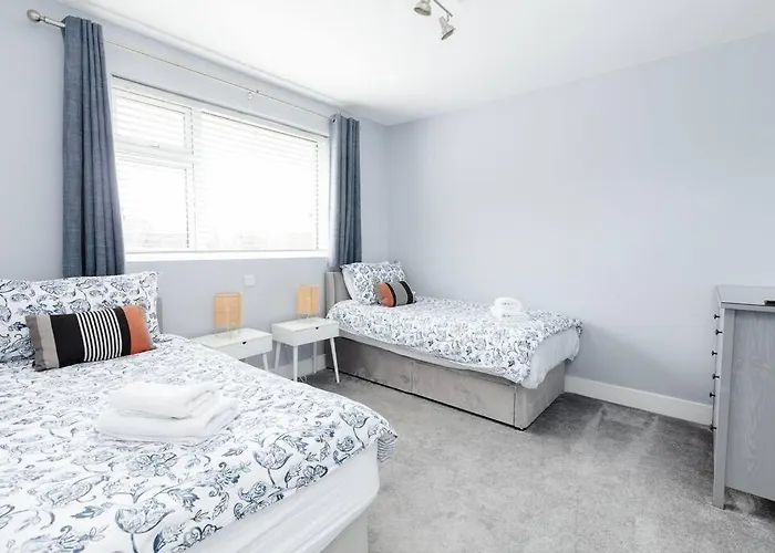 Beautiful Modern In 5 Min Walk To Town *