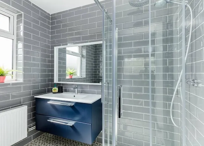 Beautiful Modern In 5 Min Walk To Town *